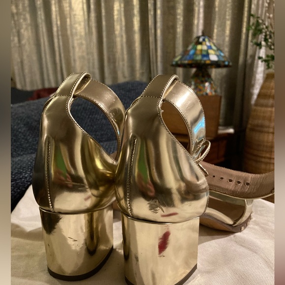 Valentino Garavani Nappa rockstud block heel slingback  sandals in gold. - Picture 8 of 12